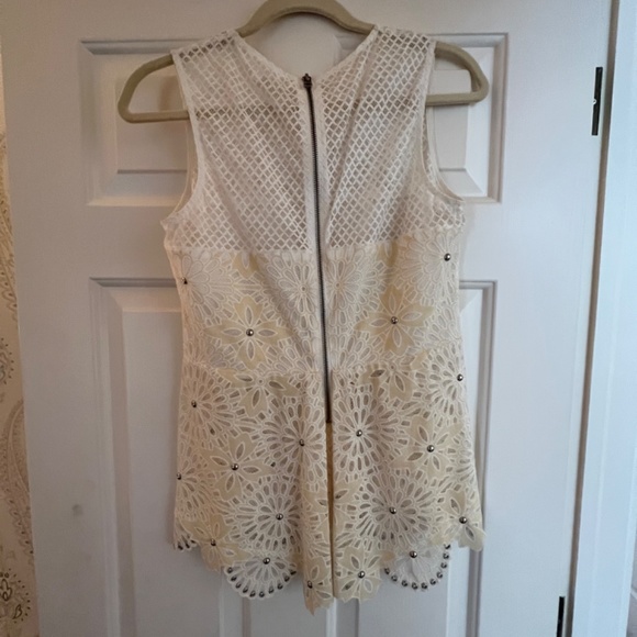 Veronica Beard eyelet top with grommets - Picture 2 of 2